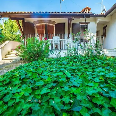 Holiday home 3-zi-fehaus, Im Erdgeschoss, Mit Grossem Garten, Grill Und Klimaanlage *